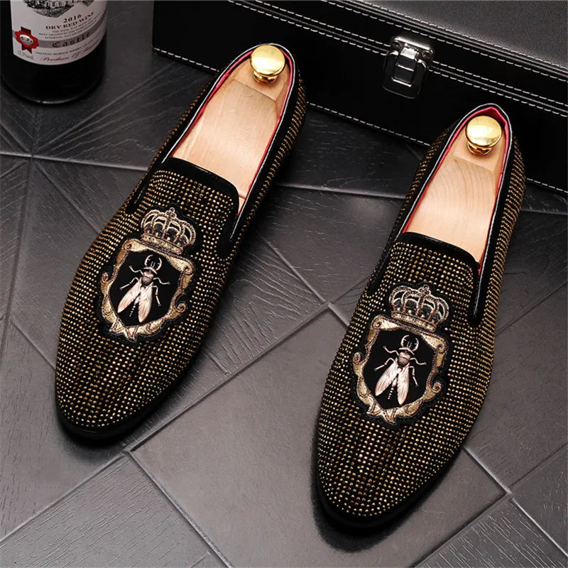 NEW Pointed Toe Embroidery Rhinestone Flats Shoes For Men Male Wedding Dress Prom Homecoming Shoes Zapatos Hombre Vestir