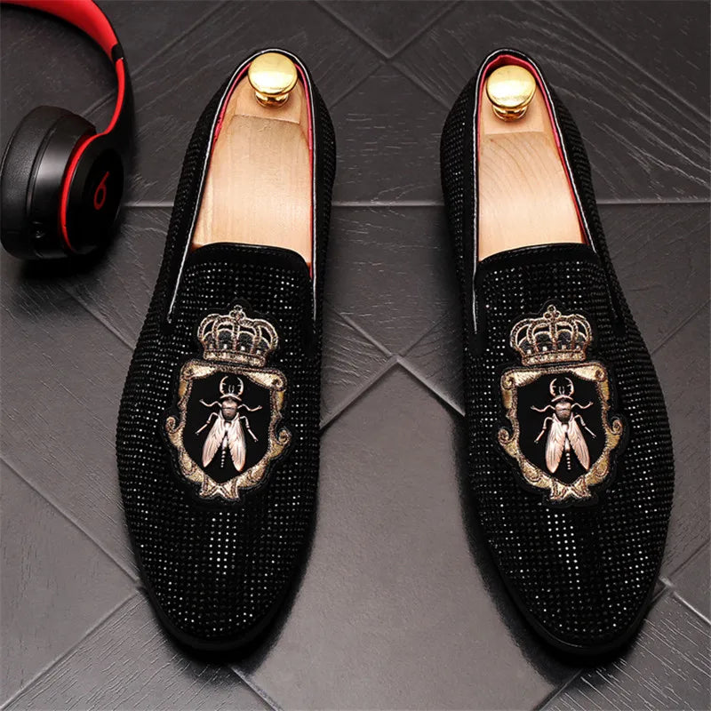 NEW Pointed Toe Embroidery Rhinestone Flats Shoes For Men Male Wedding Dress Prom Homecoming Shoes Zapatos Hombre Vestir