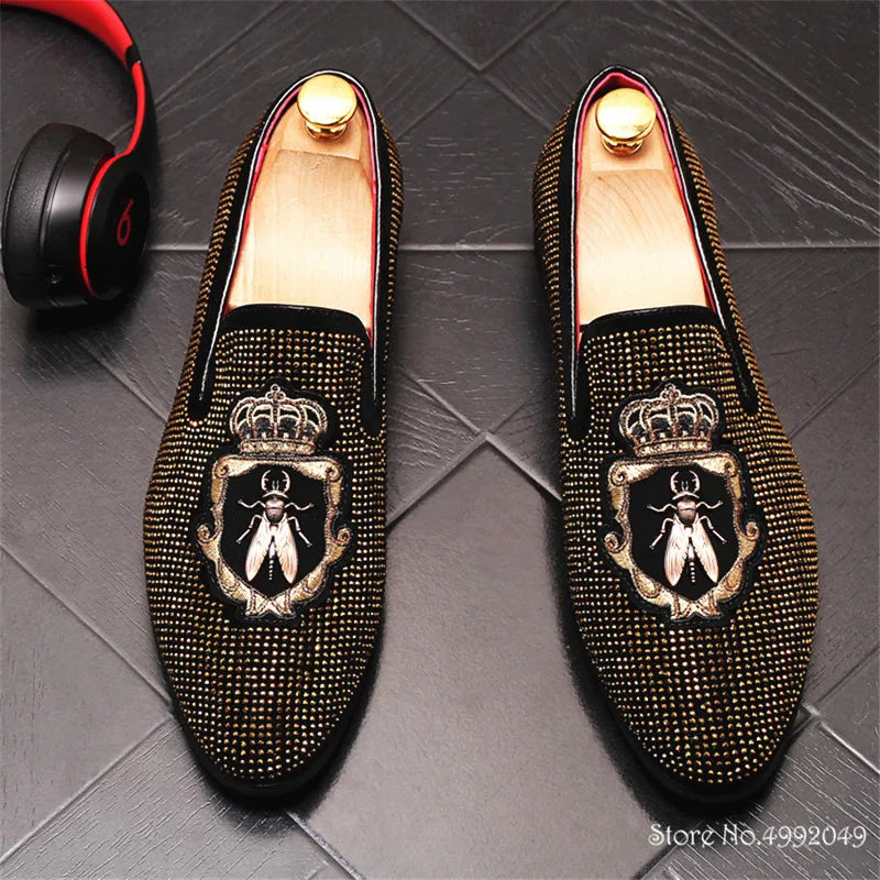 NEW Pointed Toe Embroidery Rhinestone Flats Shoes For Men Male Wedding Dress Prom Homecoming Shoes Zapatos Hombre Vestir