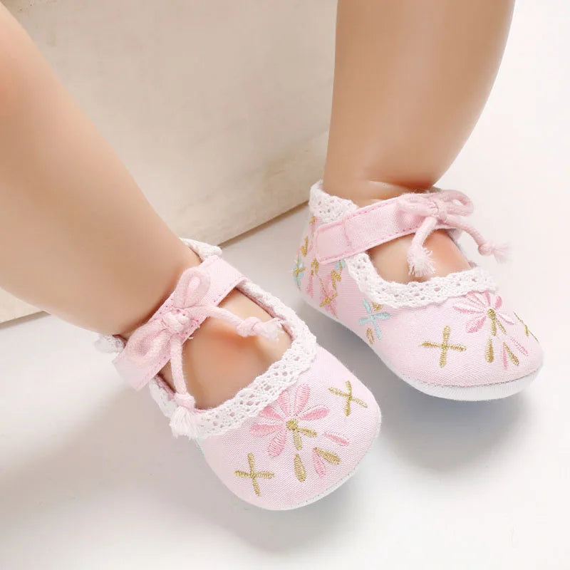 New Flower Embroidery Baby Girl Shoes Cotton Non-slip Soled Toddler Shoes Spring Summer Baby Shoes Princess Girls First Walkers