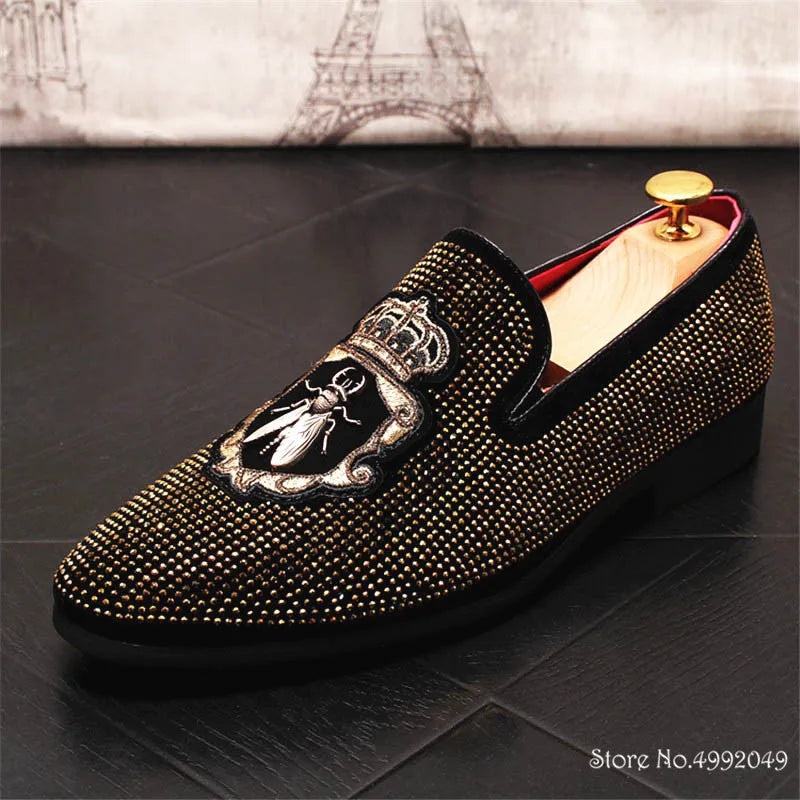 NEW Pointed Toe Embroidery Rhinestone Flats Shoes For Men Male Wedding Dress Prom Homecoming Shoes Zapatos Hombre Vestir