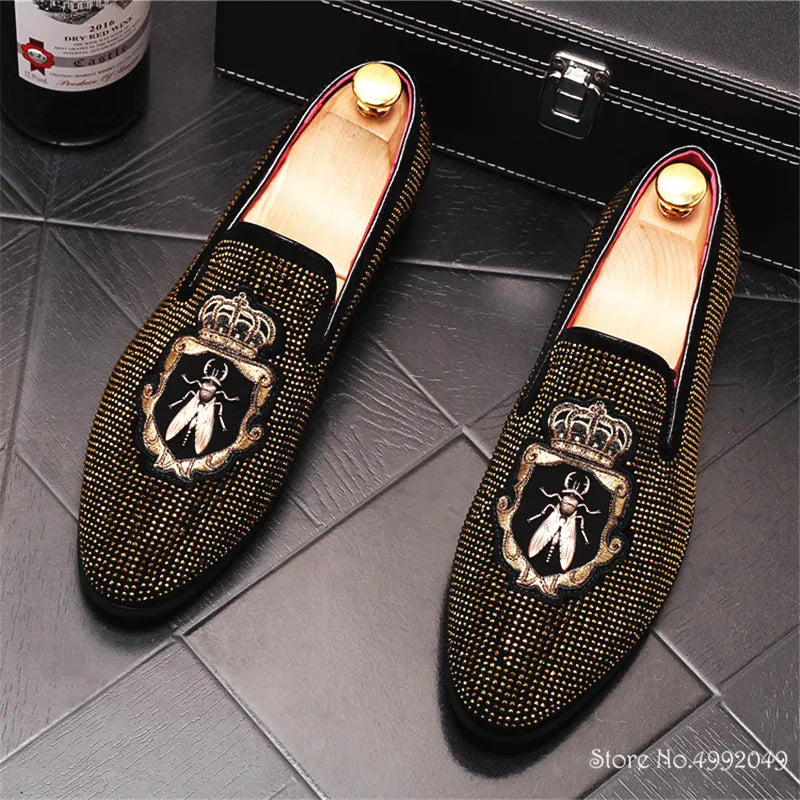 NEW Pointed Toe Embroidery Rhinestone Flats Shoes For Men Male Wedding Dress Prom Homecoming Shoes Zapatos Hombre Vestir
