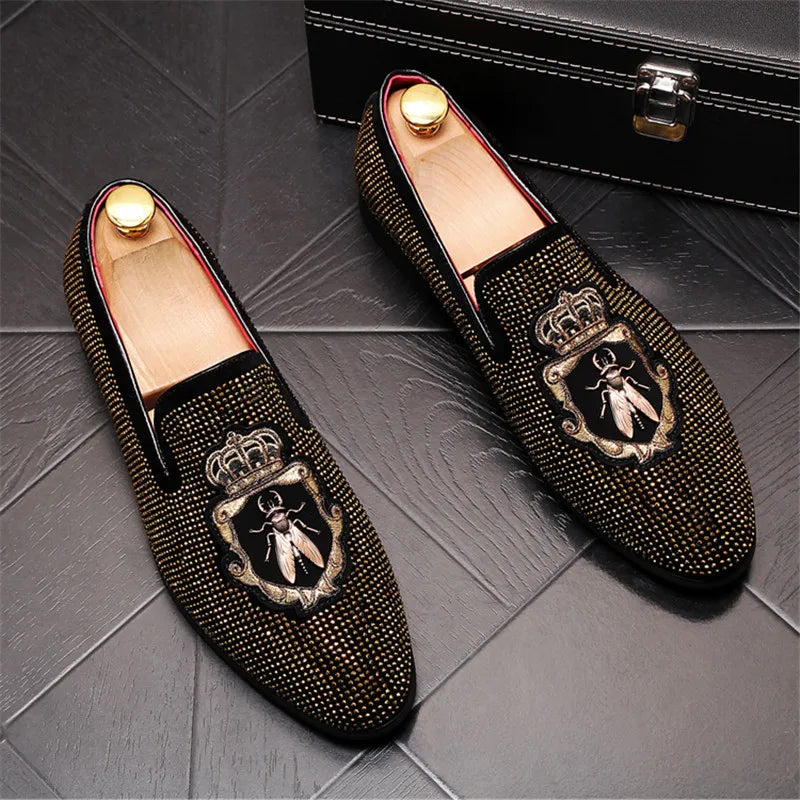 NEW Pointed Toe Embroidery Rhinestone Flats Shoes For Men Male Wedding Dress Prom Homecoming Shoes Zapatos Hombre Vestir