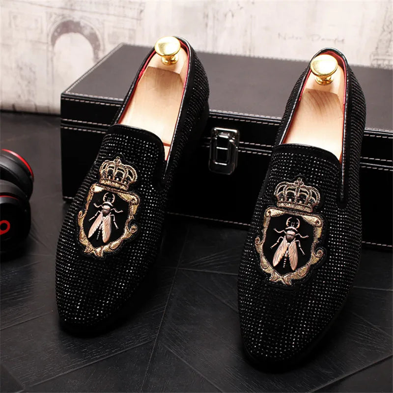 NEW Pointed Toe Embroidery Rhinestone Flats Shoes For Men Male Wedding Dress Prom Homecoming Shoes Zapatos Hombre Vestir