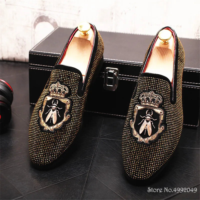 NEW Pointed Toe Embroidery Rhinestone Flats Shoes For Men Male Wedding Dress Prom Homecoming Shoes Zapatos Hombre Vestir