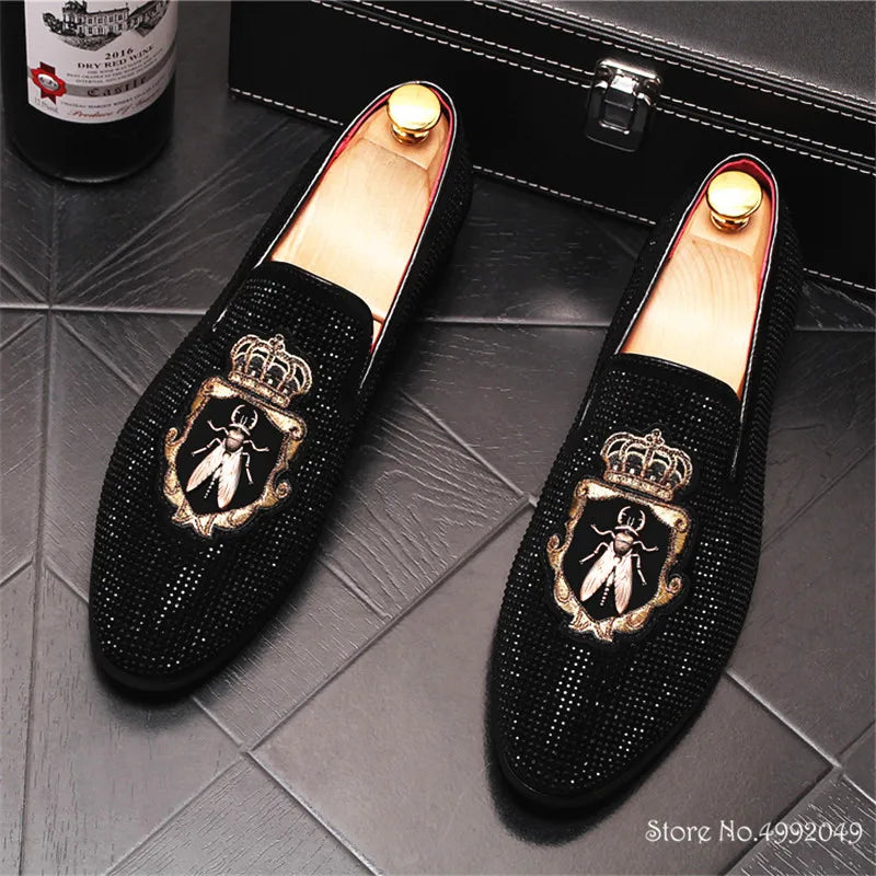 NEW Pointed Toe Embroidery Rhinestone Flats Shoes For Men Male Wedding Dress Prom Homecoming Shoes Zapatos Hombre Vestir