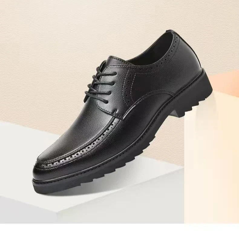 New Lace Designer Black Dress Shoes for Men Spring Autumn Fashion Business Casual Shoes Male Soft Sole Retro Leather Shoe Man