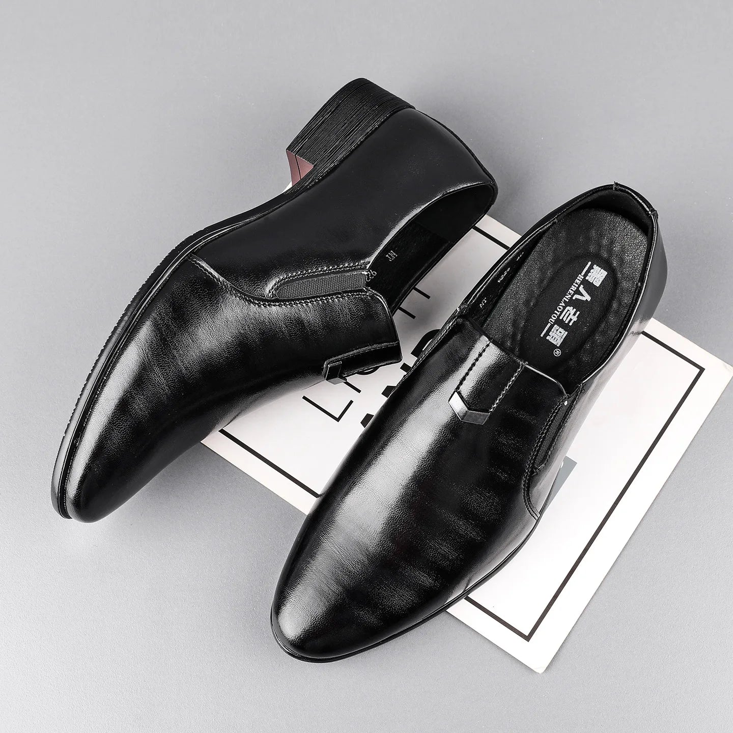2026 Spring Autumn Business Leather Shoes for Men Black Fashion Casual Shoes Loafers Male New Designer Retro Dress Shoes Man