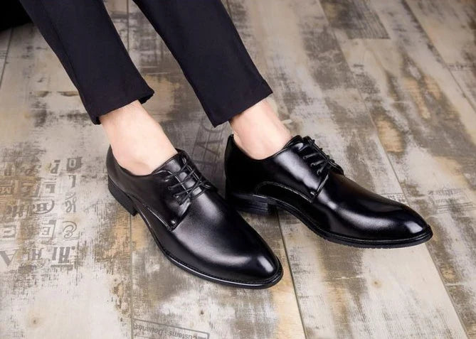 Men's Korean Style Business Casual Leather Shoes with Invisible Height Increase Versatile Pointed Toe British Style Trendy Shoes