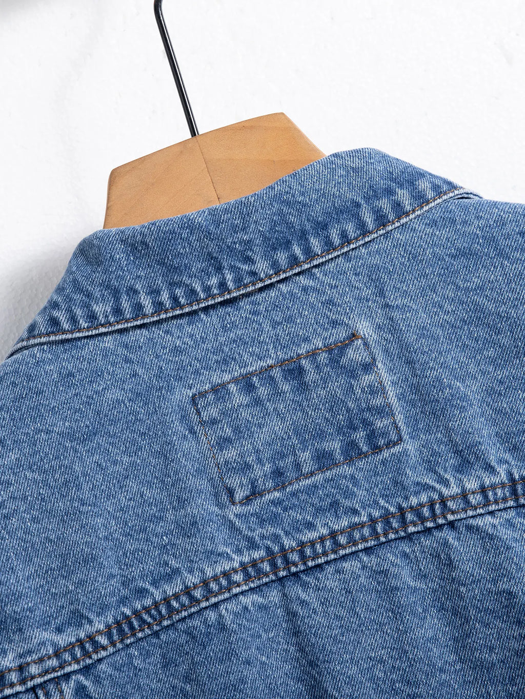 Men's Blue Denim Jacket for Spring and Autumn. Multi-Pocket Design. Regular Size with a Stylish Street Casual Style.