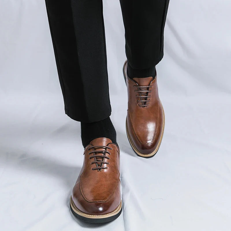 Hot Selling Pointed Dress Shoes Europe America Casual Versatile Men's Low Top Shoes High-end Banquet Office Men's Business Shoes