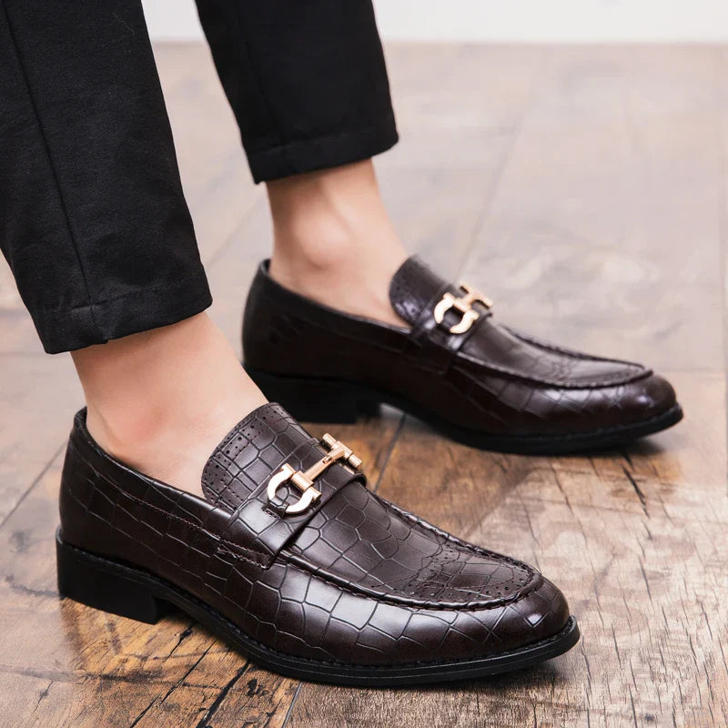 Designer Metal Buckle Loafers Men's Business Dress Fashion Casual Black Patent Leather Pointed-Toe Shoes Men's Loafers Slip-On