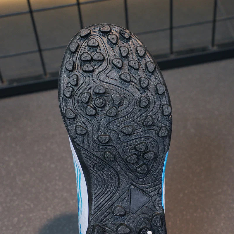 Children Soccer Cleats Fashion Design Breathable Non-slippery Soccer Shoes for Boys and Girls