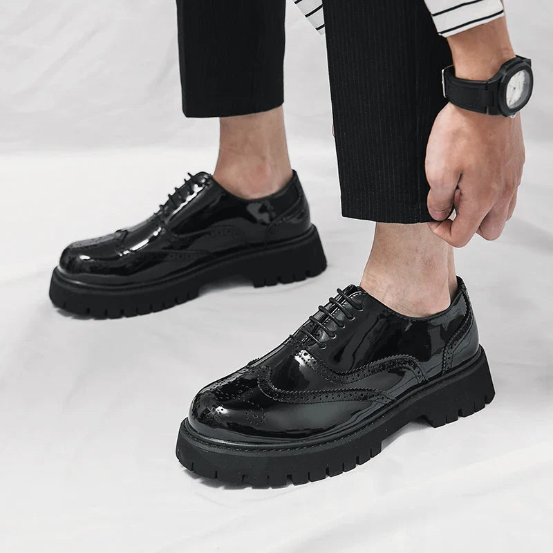 Man luxury Brand British Classic Pointed Dress Shoes Mens Patent Leather Black Wedding Shoes Oxford Formal Shoes Glossy Fashion