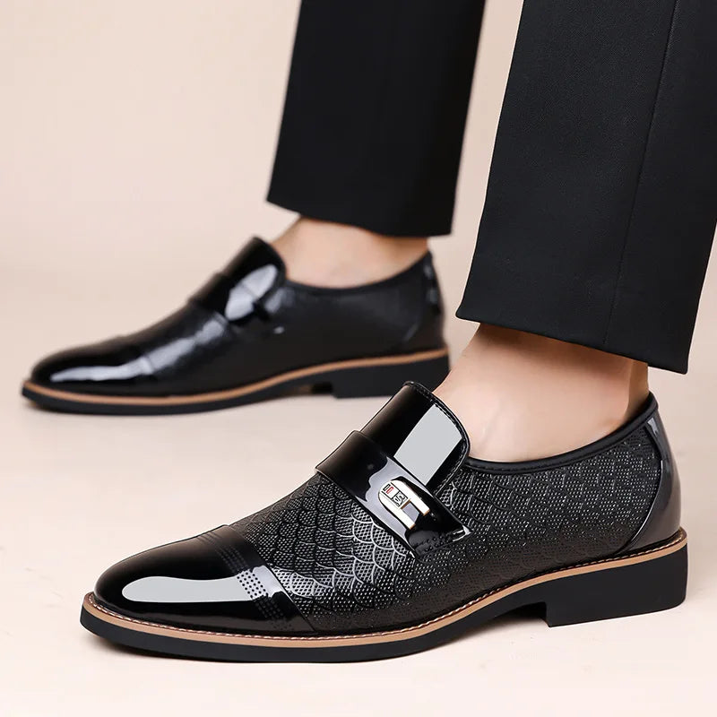 New Designer Patent Leather Wedding Shoes for Men Solid Color Business Casual Shoes Male Spring Autumn Fashion Dress Shoes Man