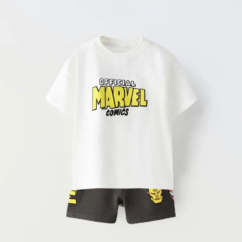 Marvel Boy يضبط ملابسه