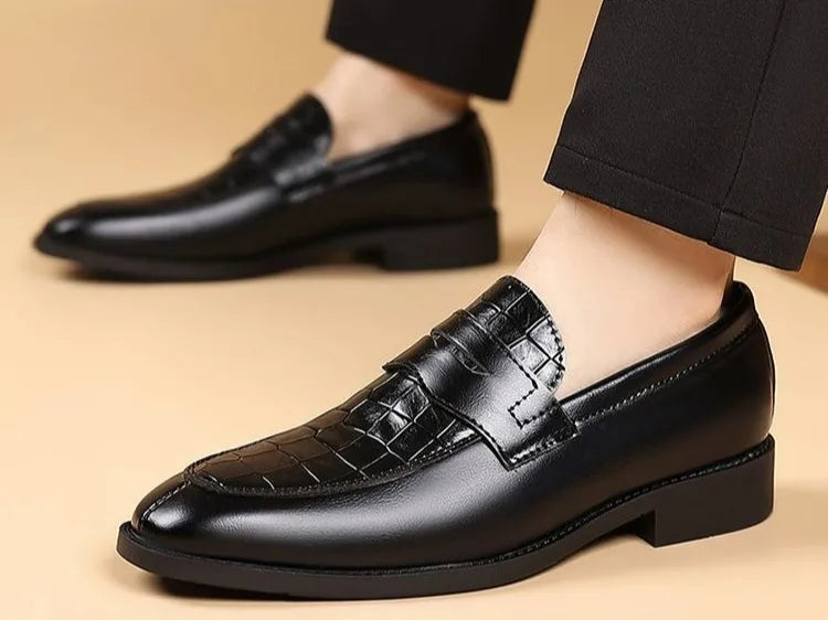 New Men's Leather Shoes Business Casual British Style Breathable Slip-on Loafers Pointed Toe Fashion Sneakers