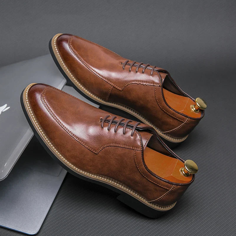 Hot Selling Pointed Dress Shoes Europe America Casual Versatile Men's Low Top Shoes High-end Banquet Office Men's Business Shoes