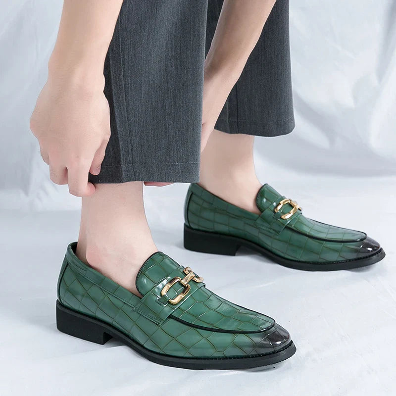 46 plus-size Metal Pressed Floral Loafers 2024 new merchant leather shoes men's casual pressed plaid leather pointy