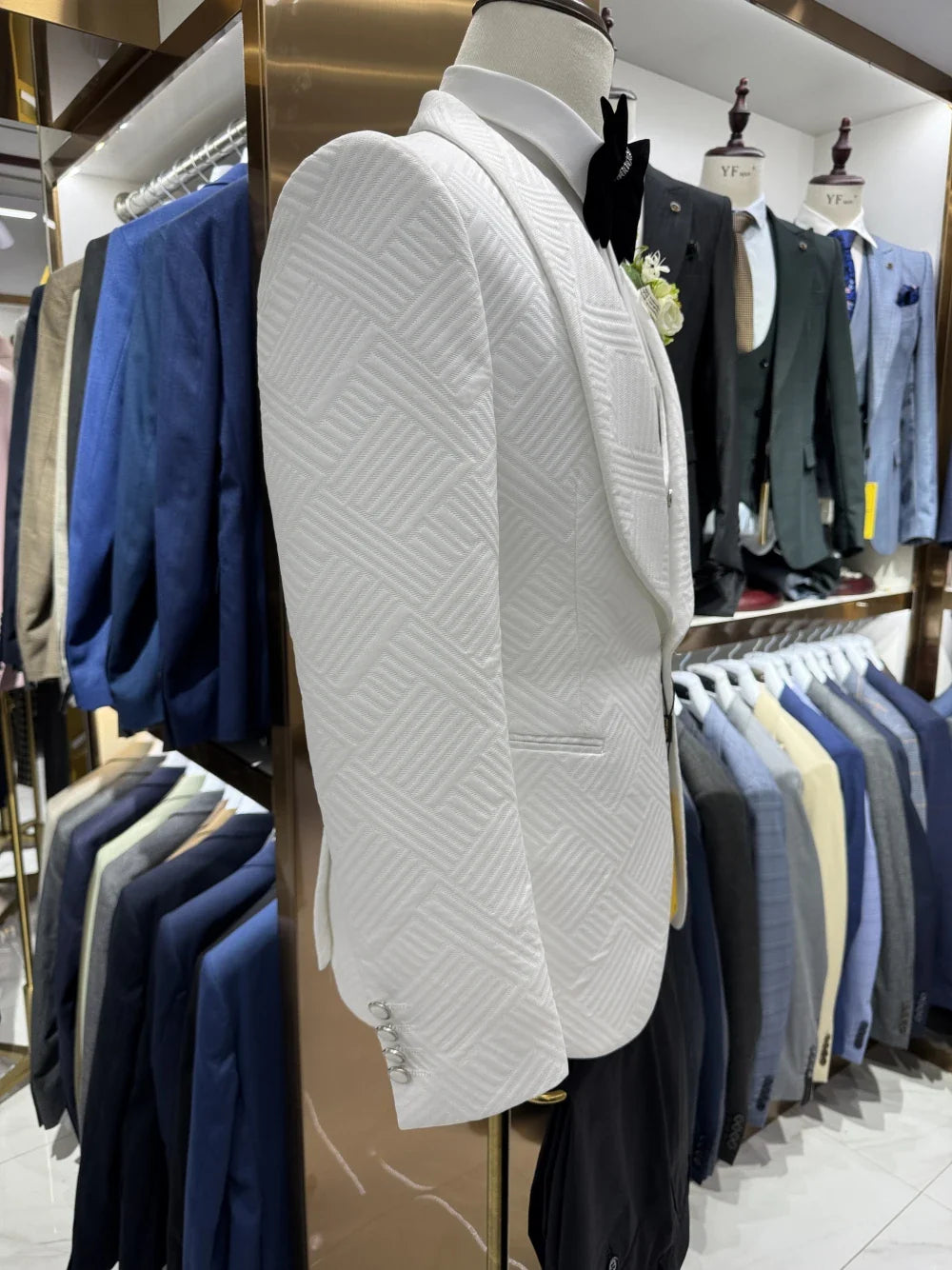 Patterned Elegant White Man Suit Jacket Vest Pants Fashionable 3-pieces Shawl Lapel Groom Wear Modern Glam Tuxedo Chic Set