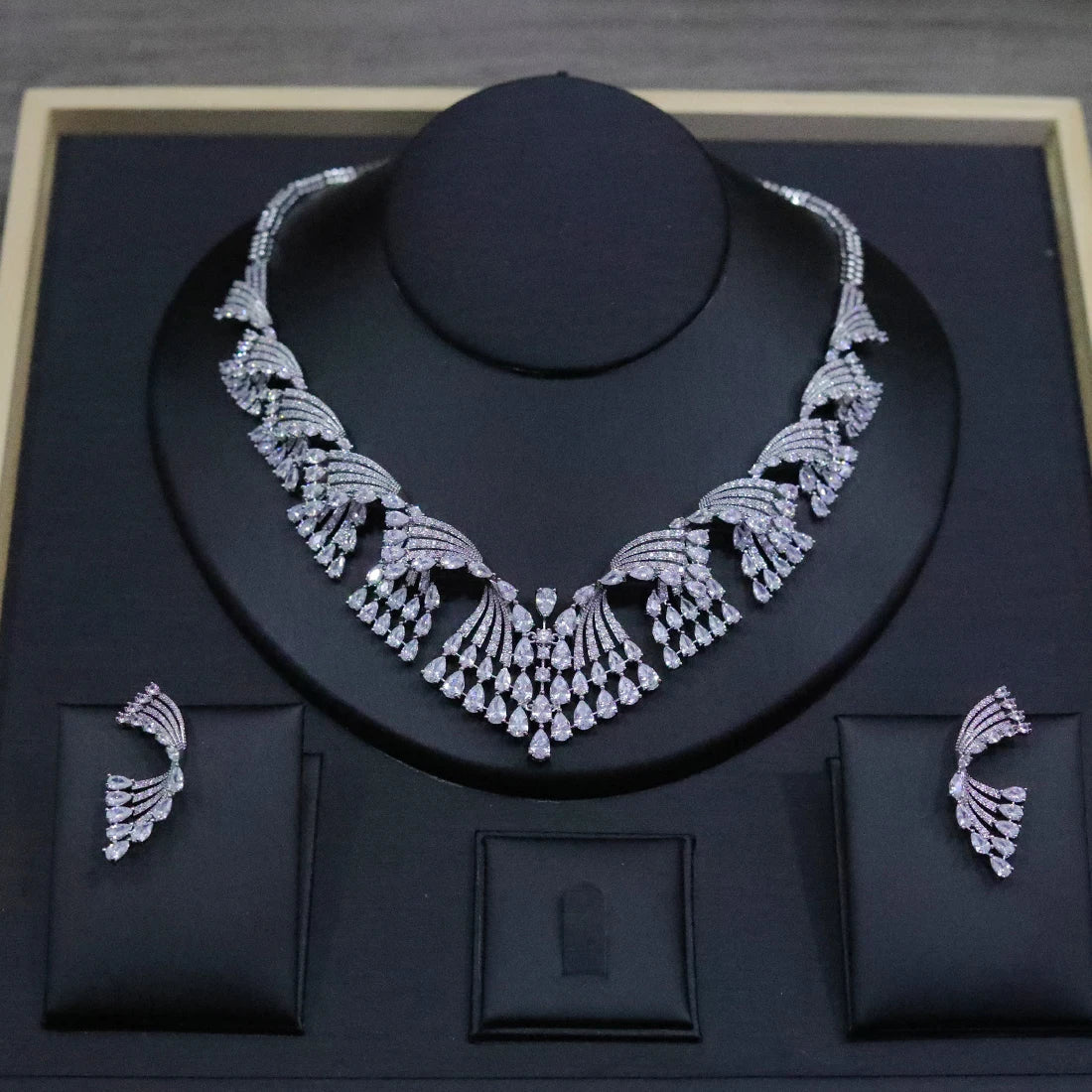 New White cubic zirconia Necklace Set Retro Palace Style Jewelry Women's Dress Decoration Suitable for Wedding Ball Bride Gift