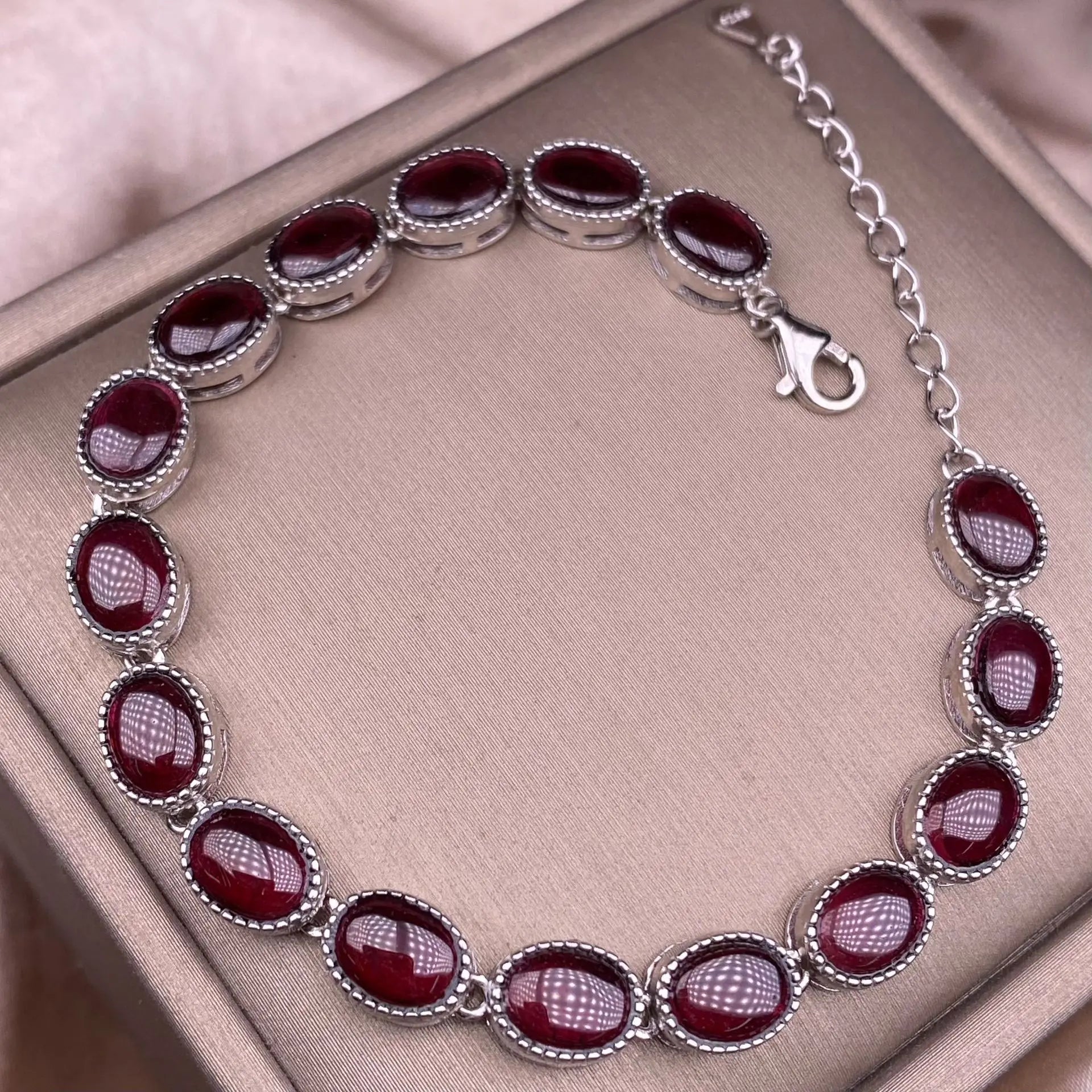 S925 sterling silver bracelet set with 17 natural garnets, simple and elegant women's bracelet jewelry, suitable for daily wear
