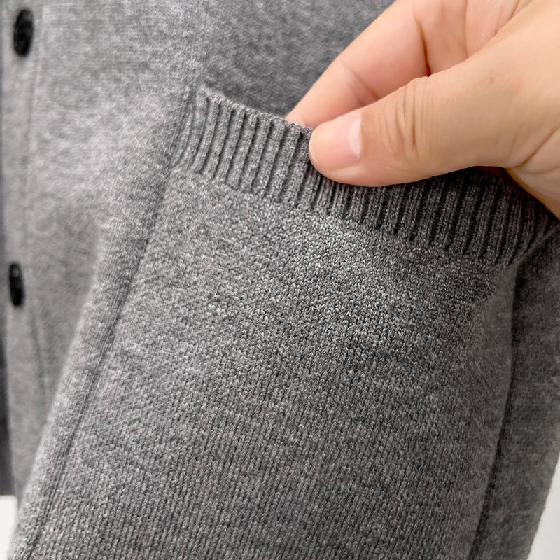 Designer Quality Men's V-Neck Knit Cardigan Autumn Winter New Solid Color Double Pocket Sweater Coat Casual Commute Menswear Top