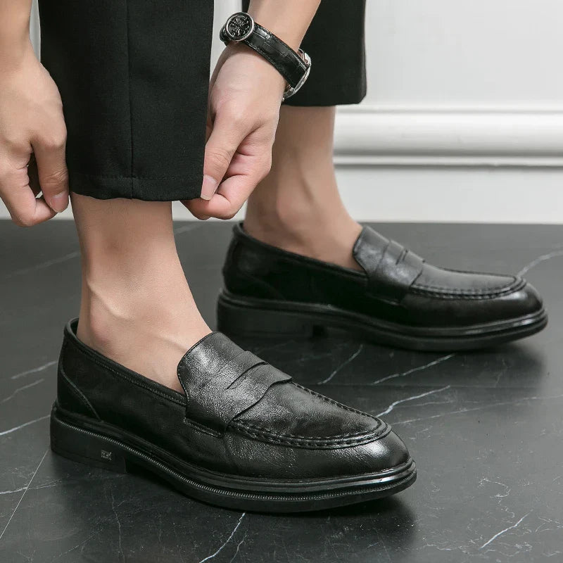 Men's Classic Leather Casual Shoes With Anti-Slip Thick Sole  Outdoor Walking Shoe  Pointed  Toe Comfortable And Durable Loafers