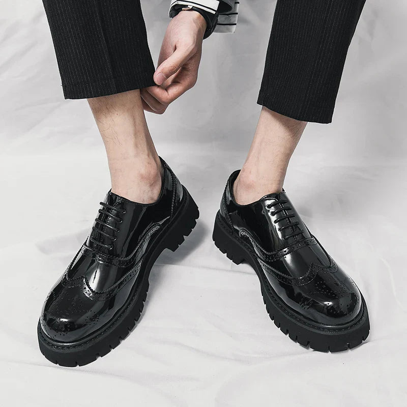 Man luxury Brand British Classic Pointed Dress Shoes Mens Patent Leather Black Wedding Shoes Oxford Formal Shoes Glossy Fashion