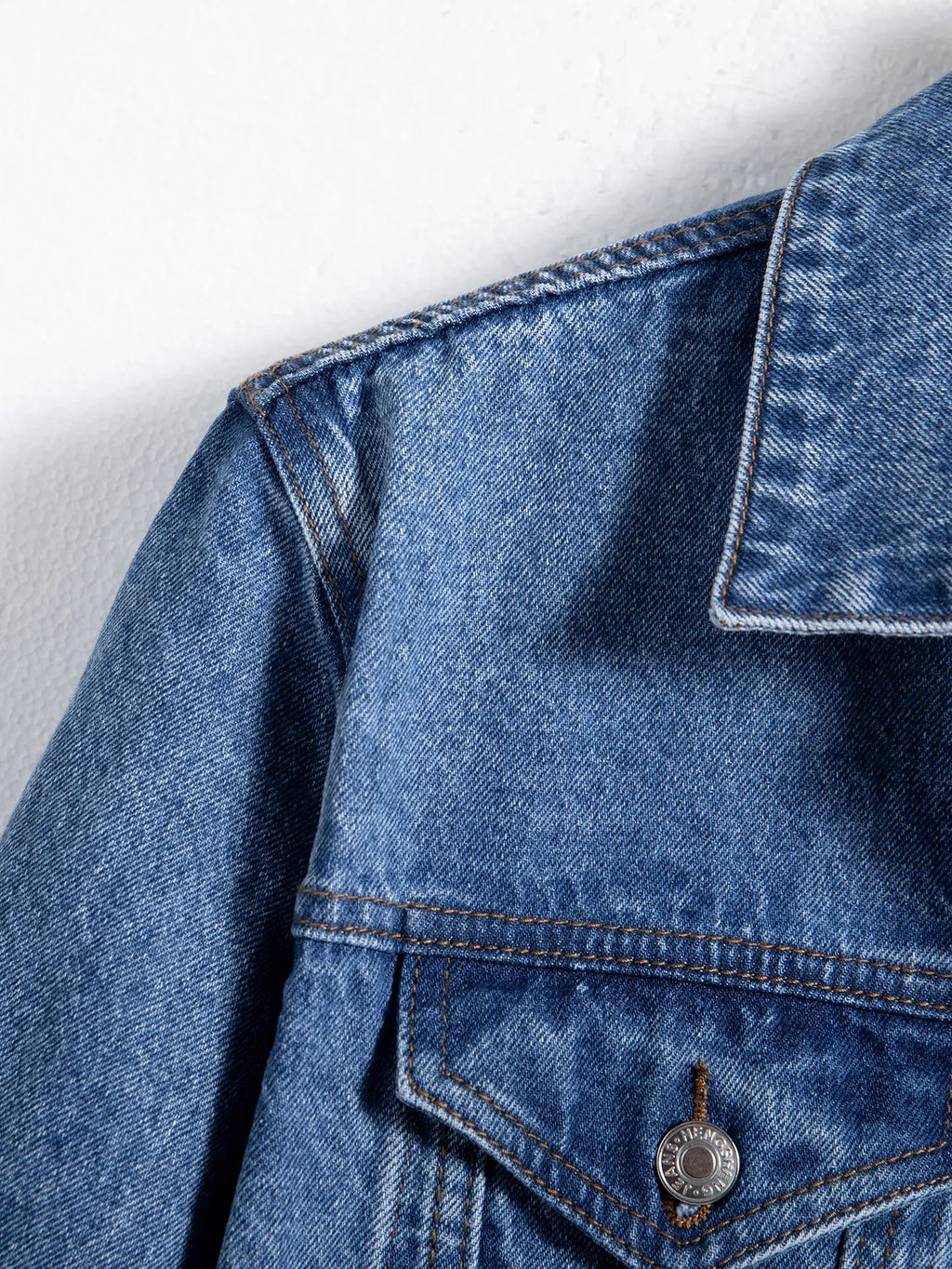 Men's Blue Denim Jacket for Spring and Autumn. Multi-Pocket Design. Regular Size with a Stylish Street Casual Style.