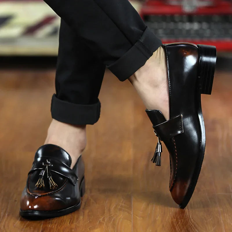 Fashion men's hair stylist pointed shoes British casual bright face retro small leather shoes nightclub fringe fashion shoes