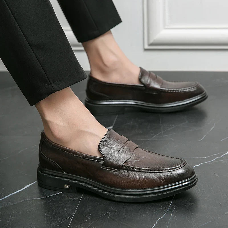 Men's Classic Leather Casual Shoes With Anti-Slip Thick Sole  Outdoor Walking Shoe  Pointed  Toe Comfortable And Durable Loafers