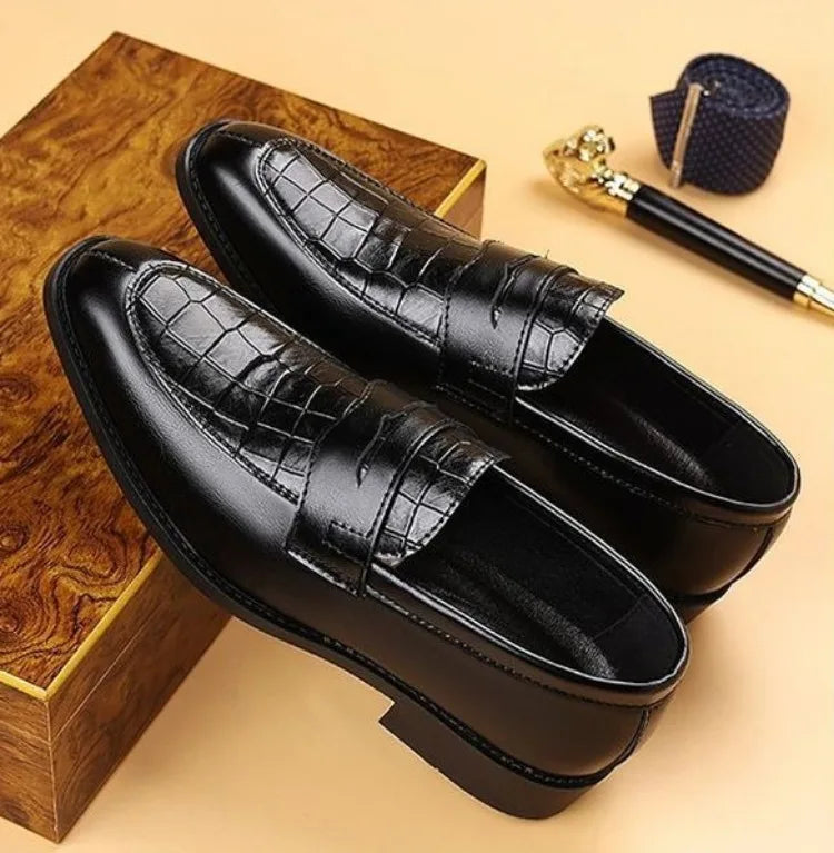 New Men's Leather Shoes Business Casual British Style Breathable Slip-on Loafers Pointed Toe Fashion Sneakers