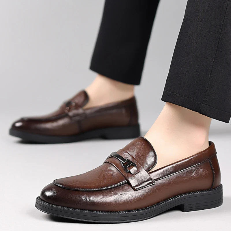 Men's Casual Leather Shoes 2026 New Spring Season Loafers for Men with Slip-On Flats British Style Men Walking Shoes Moccasins