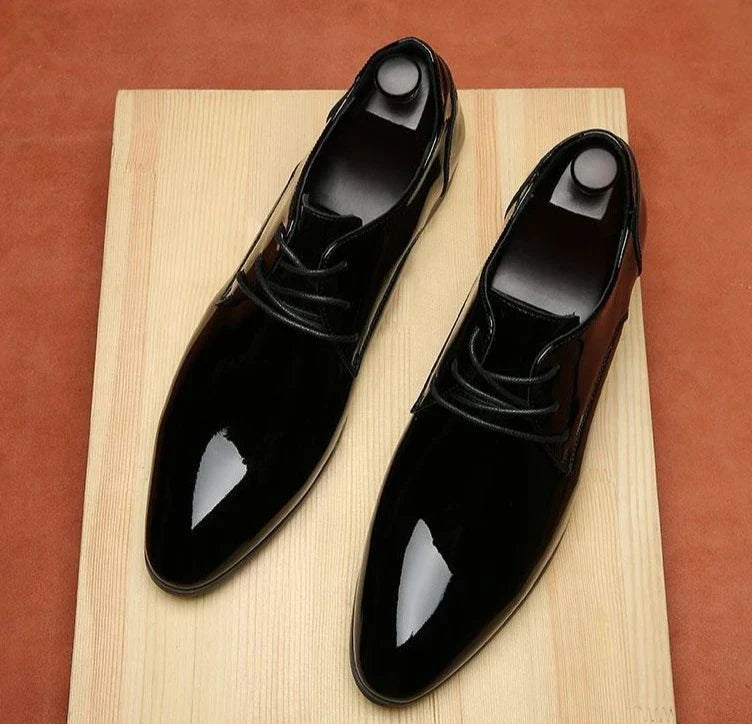 Black Pointed Toe Bright Upper Dress Shoes Man Elegant and Classic Leather Not Casual Office Business 39 Social Shoe for Men