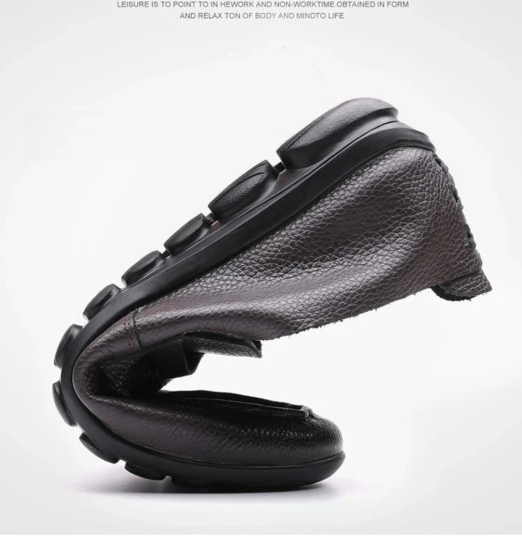 2026 Spring Autumn New Loafers Male Solid Color Fashion Casual Leather Shoes Male Soft Sole Light Driving Shoes Man