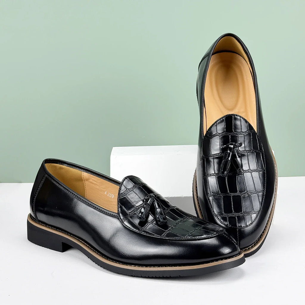 New Men Formal Leather Shoes British Style Tassels Loafers Pointed Toe Breathable Non-Slip Business Casual Wedding Office Shoes