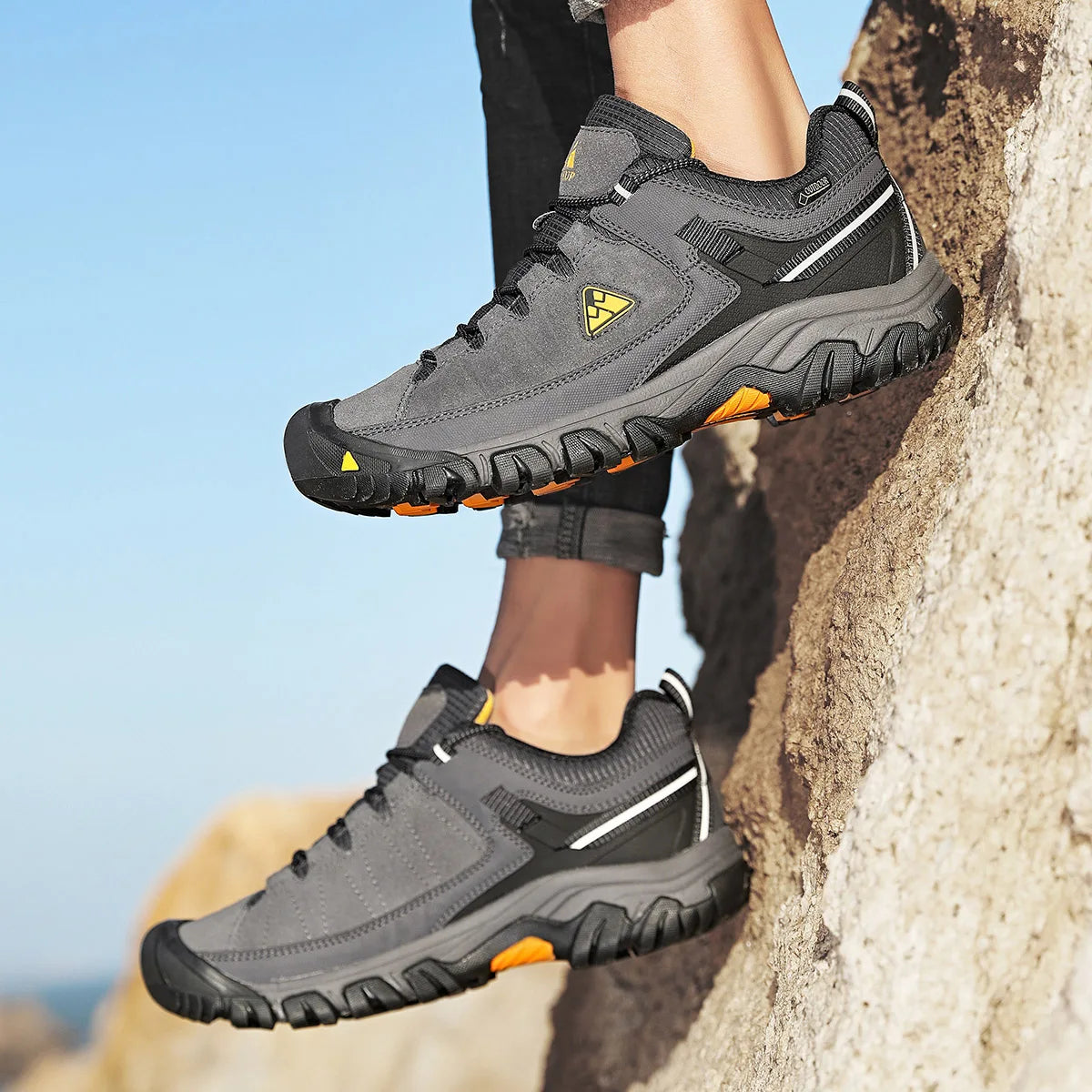 High Quality Men Hiking Shoes Durable Leather Climbing Shoes Outdoor Walking Sneakers Rubber Sole Factory Outlet