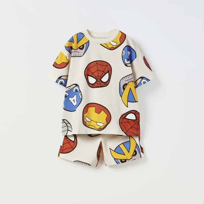Marvel Boy يضبط ملابسه