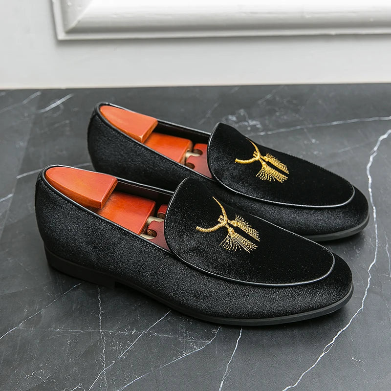 Trendy Men's Velvet Embroidery Driving Shoes Comfortable Business Wedding Dress Blue Green Loafers Sapatos Tenis Masculino