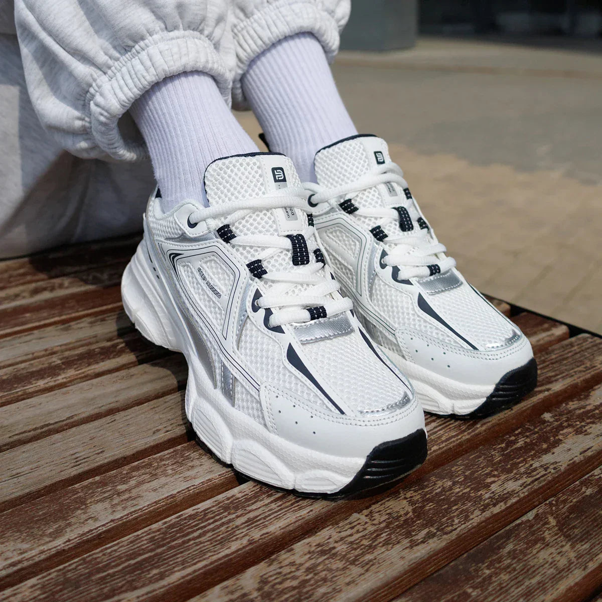 Women Sports Shoes Outdoor Lightweight Breathable Jogging Sneakers Female Casual Mesh Anti-slip Lace Up Running Shoes