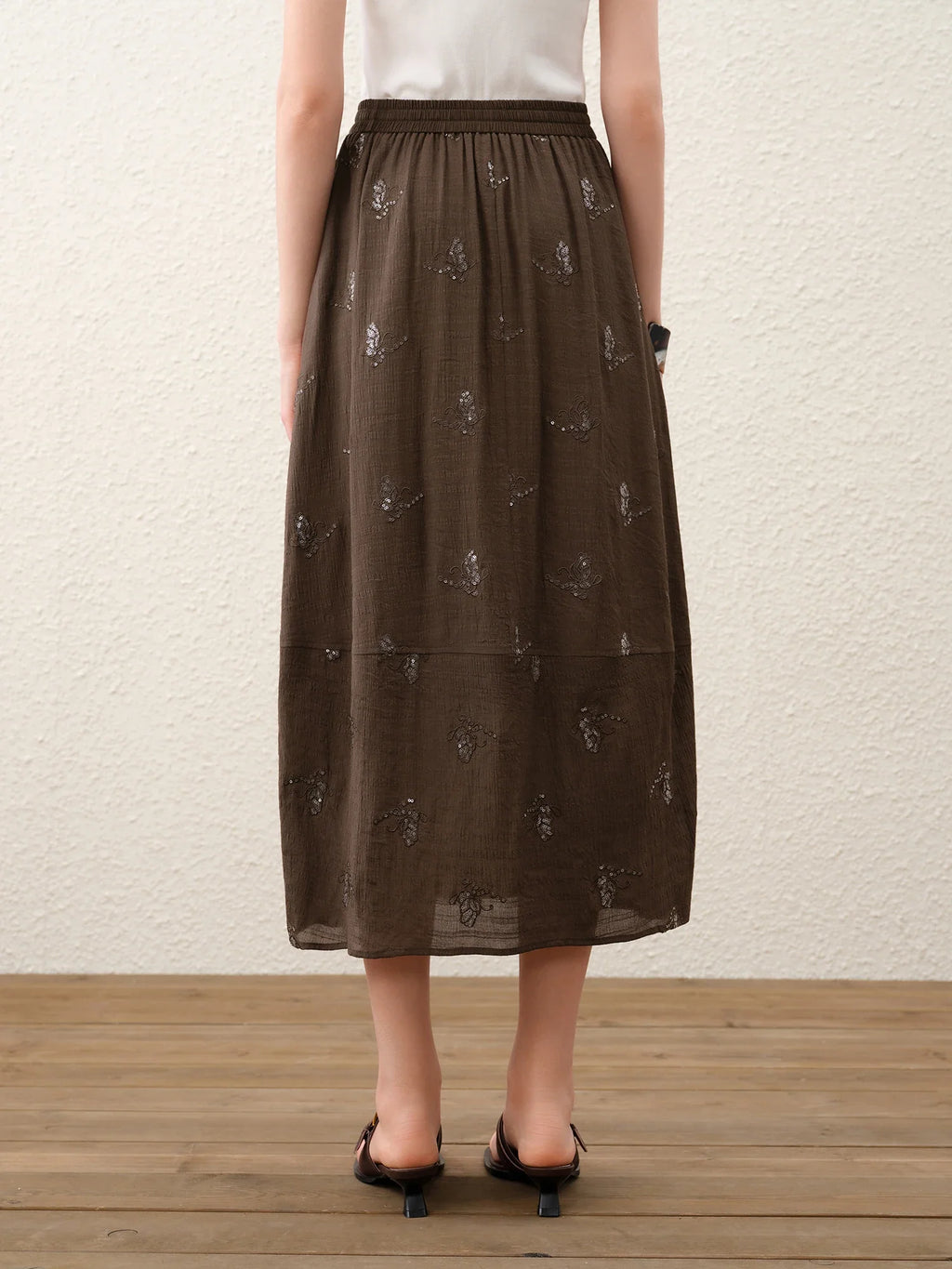 Fashionable Embroidered Sleeveless Top and Tulip Skirt Elastic Waist Retro Women 2026 Summer New Arrival Set