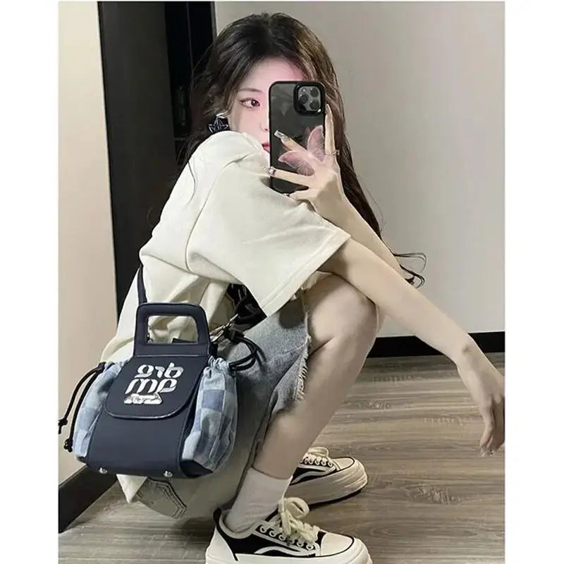 كابري جينز نسائي دينم ممزق بقصة مستقيمة مع شراشيب