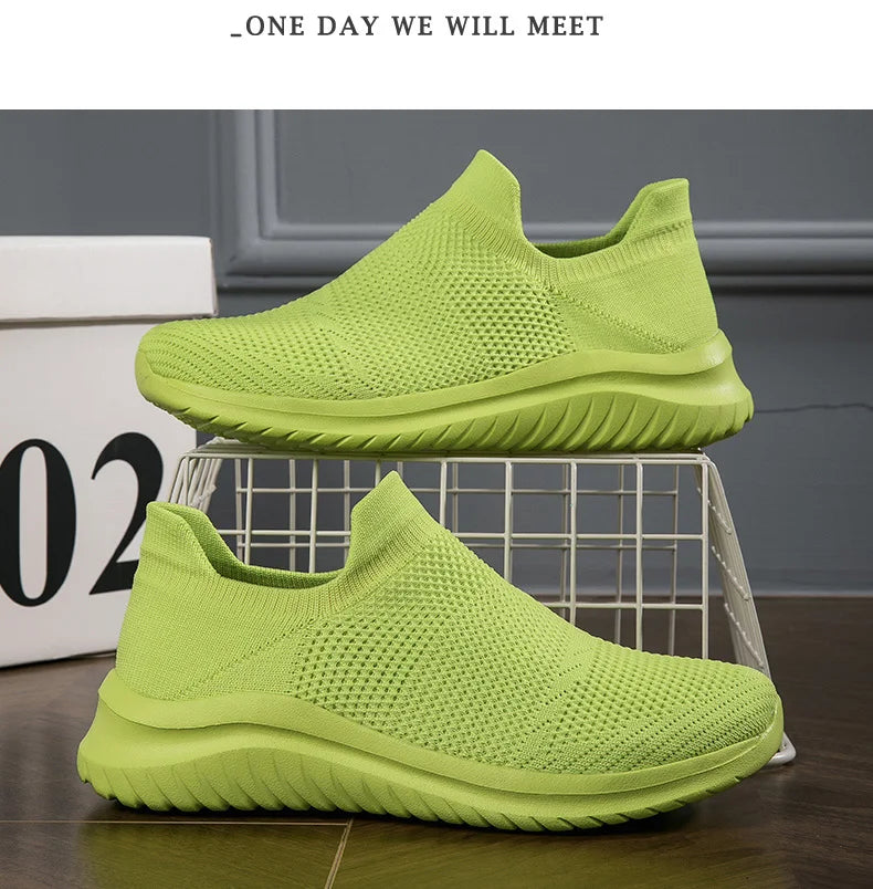 Men Shoes Sneakers Breathable Mesh Slip on Running Shoes Outdoor Non-Slip Couple Jogging Training Hiking Sports Shoes