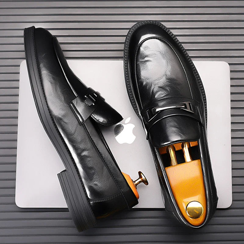 Men's Casual Leather Shoes 2026 New Spring Season Loafers for Men with Slip-On Flats British Style Men Walking Shoes Moccasins