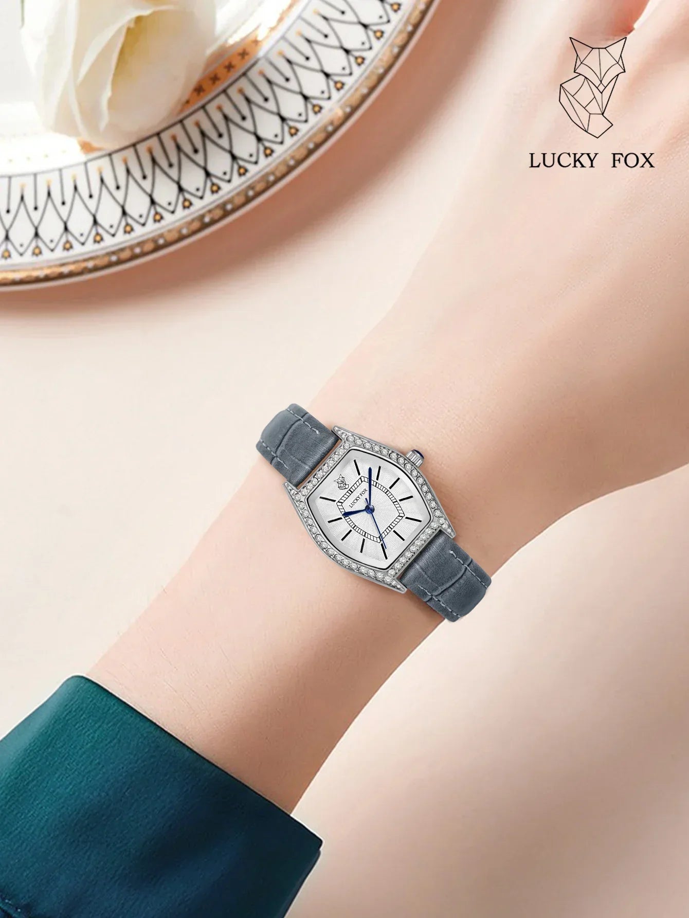 Retro ladies quartz watch barrel-shaped diamond luxury ladies wristwatch fashion watch as a gift