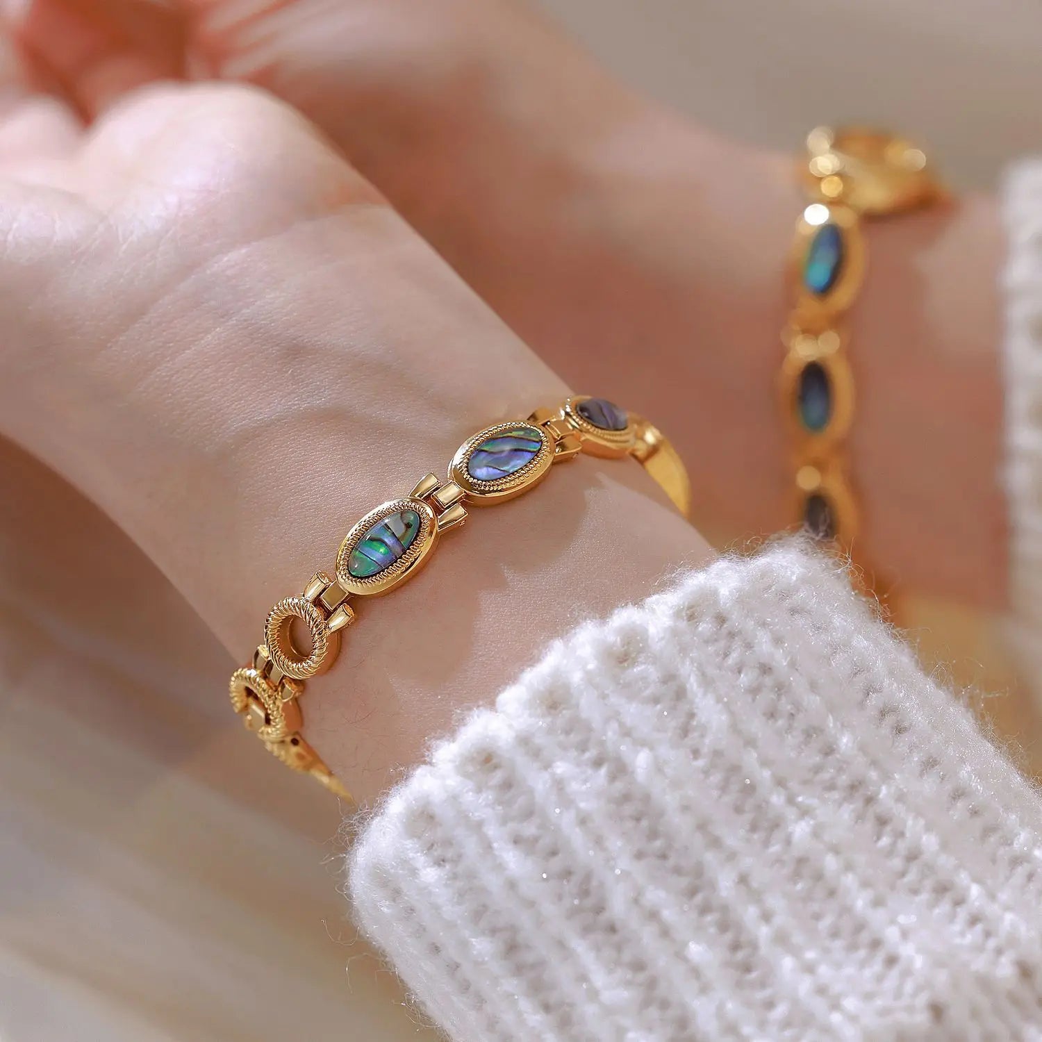Top Brand Luxury Women Bracelet Watches Unique Design Fashion Elegant Ladies Wrist Watches For Female Clock Quartz Wristwatches