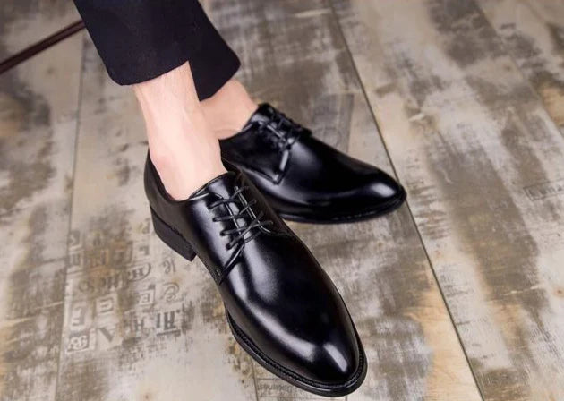 Men's Korean Style Business Casual Leather Shoes with Invisible Height Increase Versatile Pointed Toe British Style Trendy Shoes