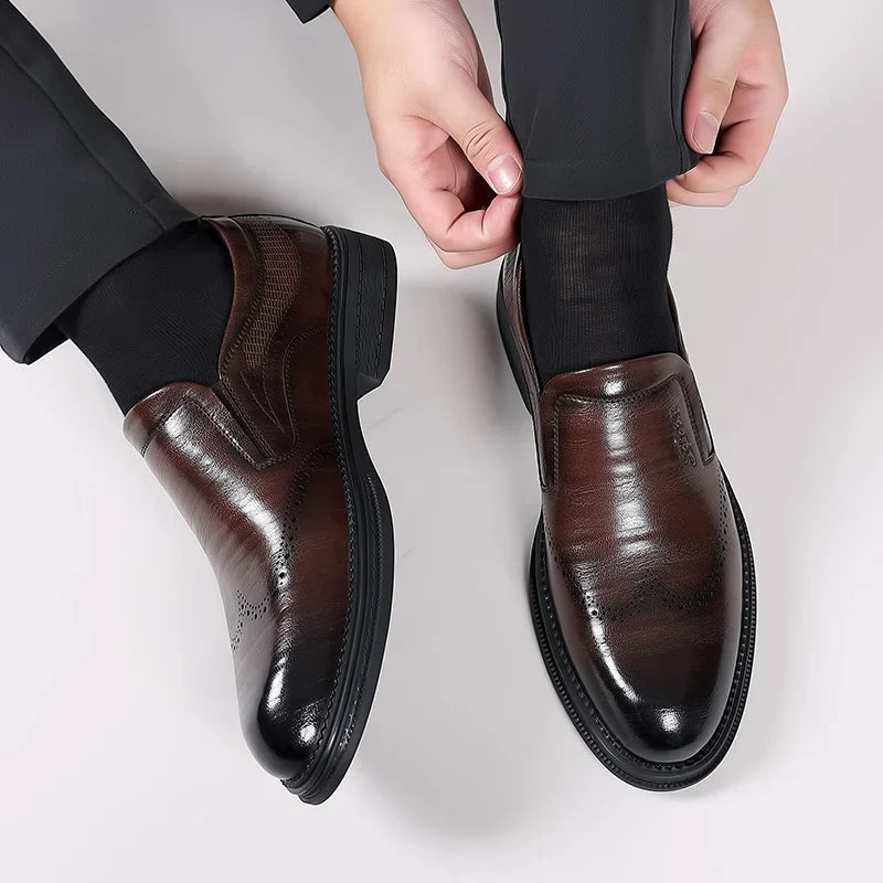 British Style Brand Men's Dress Shoes Fashion Patent Leather Men Business Flat Shoes Breathable Men Formal Office Working Shoes