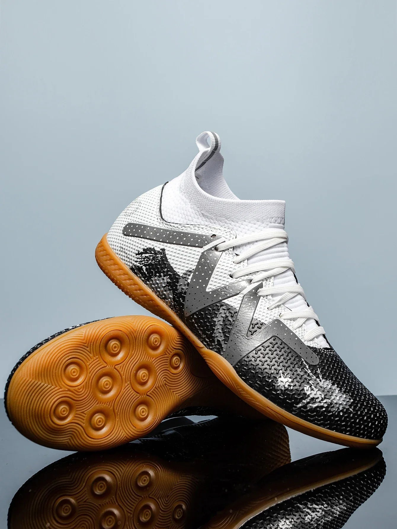 New Men Football Shoes Society Cleats Professional Soccer Shoes Indoor Fast Football Field Boots Sneaker Boy Original Training